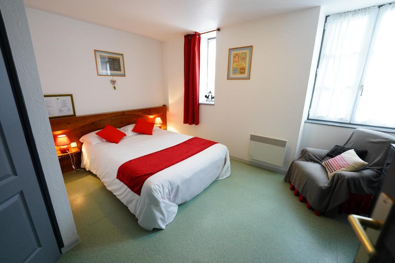 Logis Hotel Le Relais Des Remparts Allanche Exterior foto
