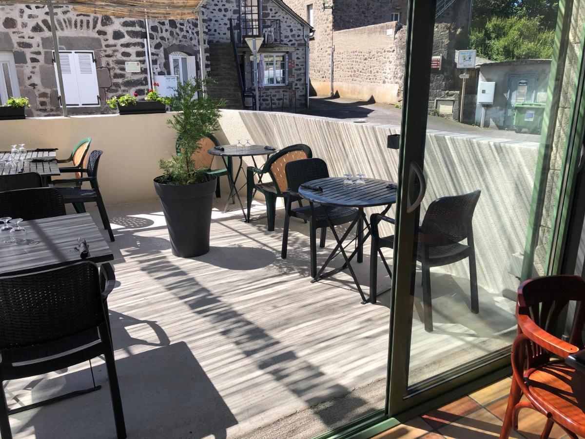Logis Hotel Le Relais Des Remparts Allanche Exterior foto