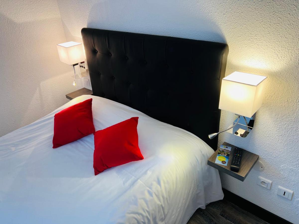 Logis Hotel Le Relais Des Remparts Allanche Exterior foto
