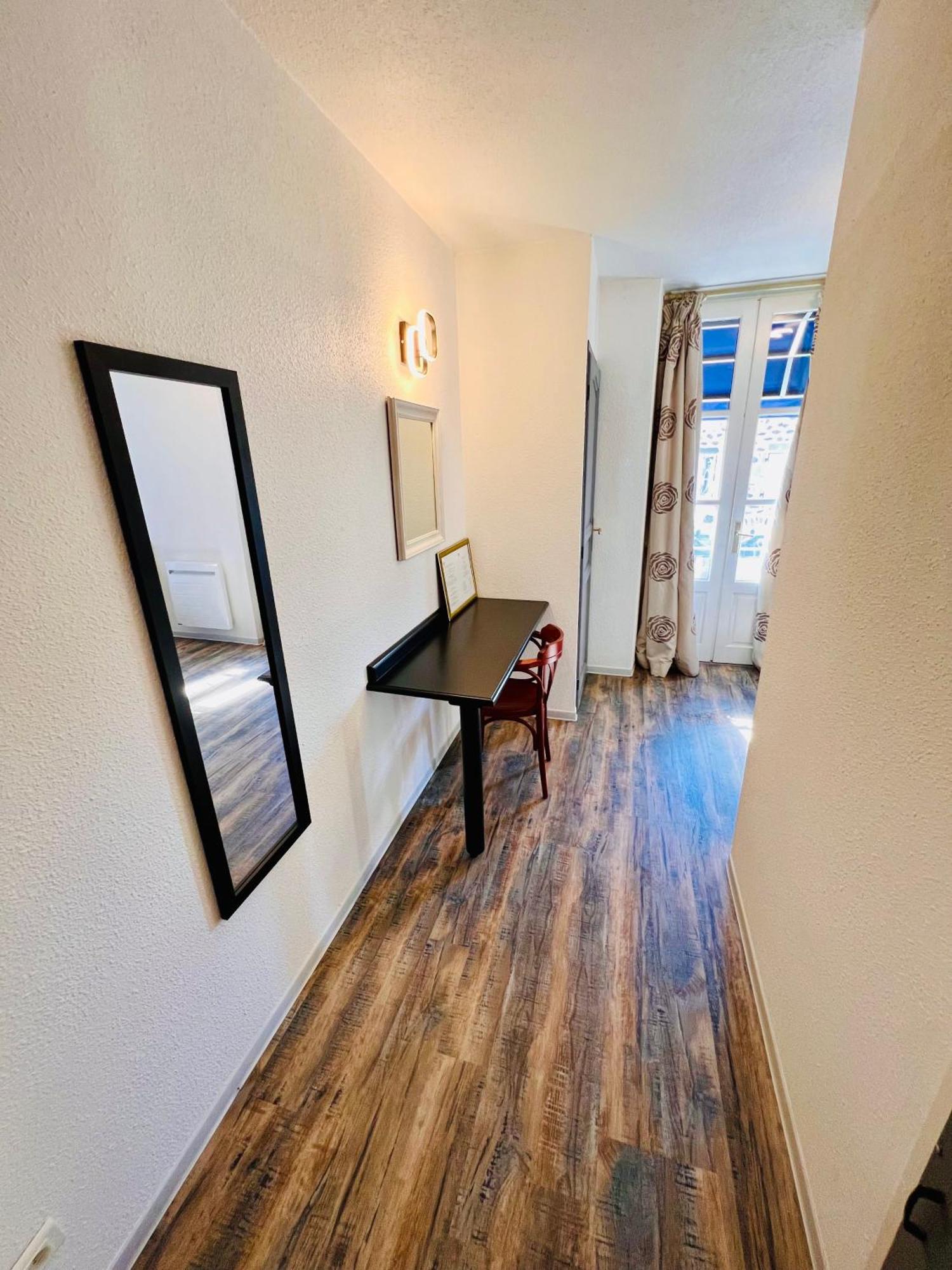 Logis Hotel Le Relais Des Remparts Allanche Exterior foto